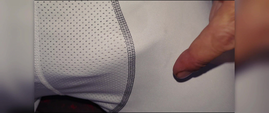 Stink HairyMale: Porra nas calças de compressão