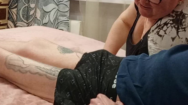 Zona901: Ma belle-mère avale à peine tout le sperme après une pipe