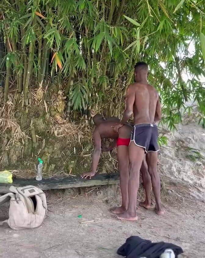 Purplecum: Onu nehirde siktim