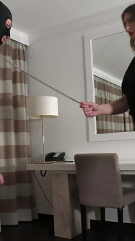 Ballbusting dengan lingerie seksi