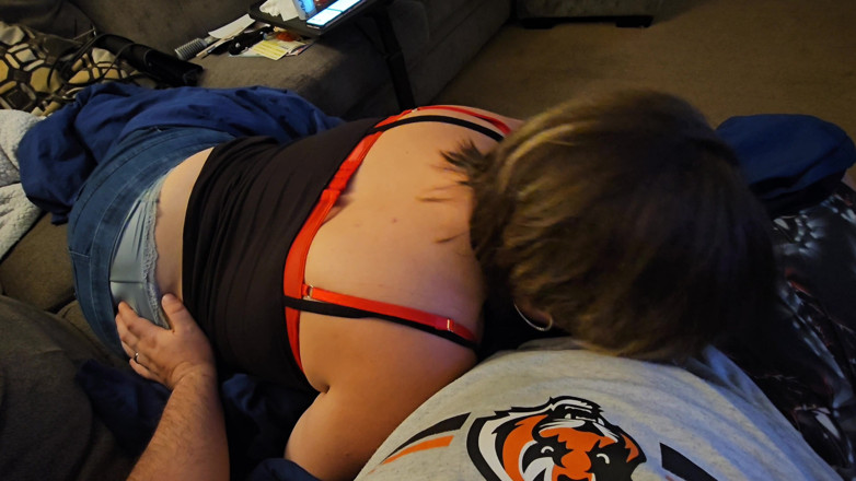 Funhousewife69: Mi ho comprato un sottomesso quindi l'ho premiato mentre ha...