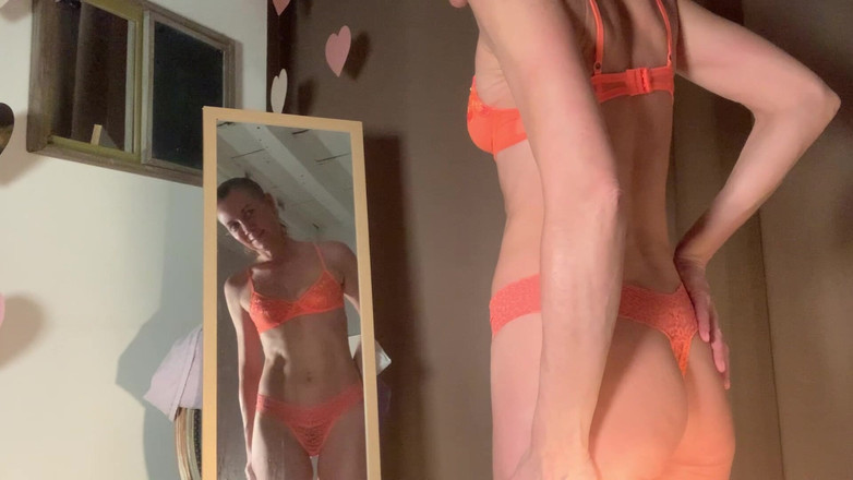 Lolacam: Underkläder vid Spegeln