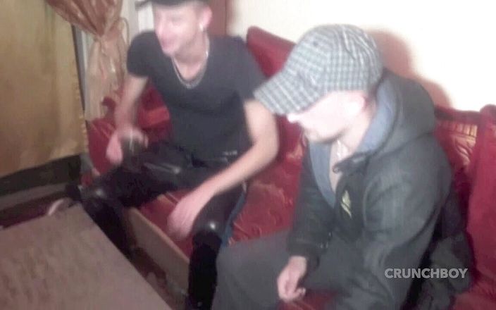 Crunch Boy: ragazzo etero scopato da un cazzo arabo xxl