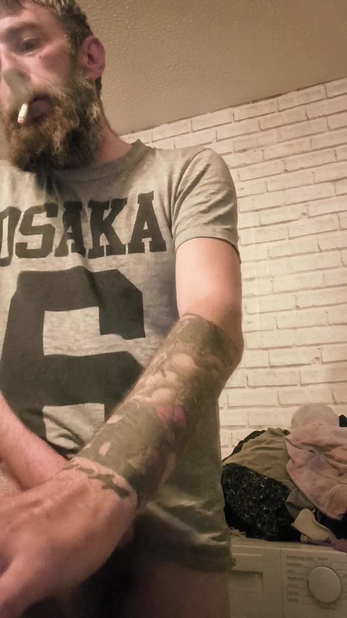 Smoking stoker: Fumat și masturbare cu o mică distracție cu bum