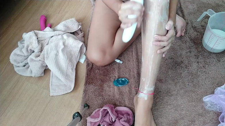 Ms Candy Bunny: Radendo le gambe 2 - la sinistra
