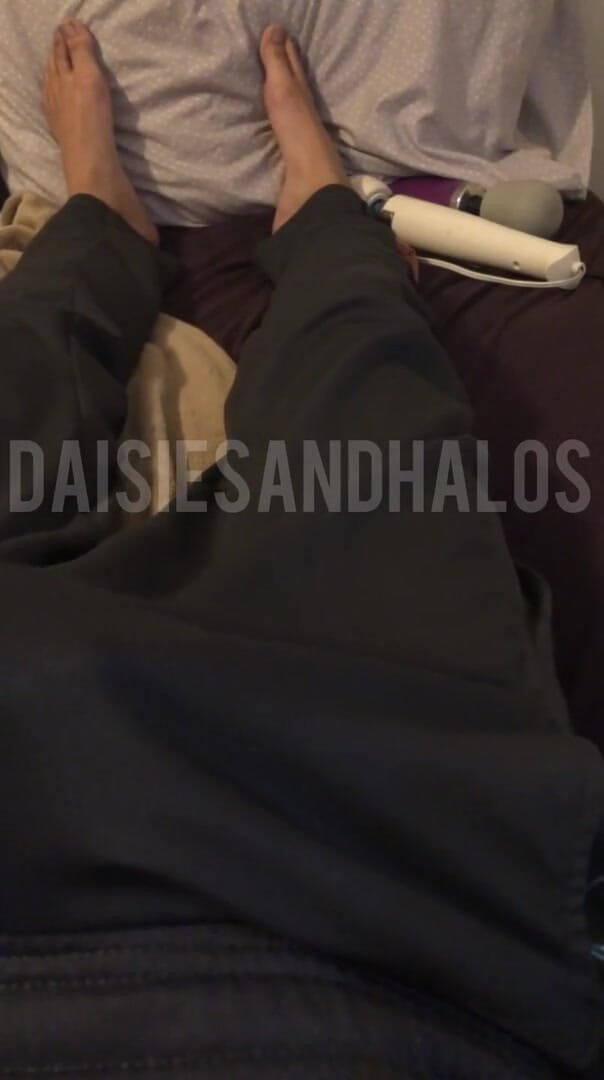 Daisiesandhalos: poorv kastam: mere bhoore rang ke pasine ke pankhon men...