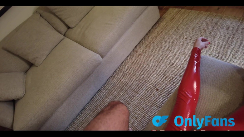 English Psycho: Klasická Britney Spears, ale s čůrákem mezi nohama