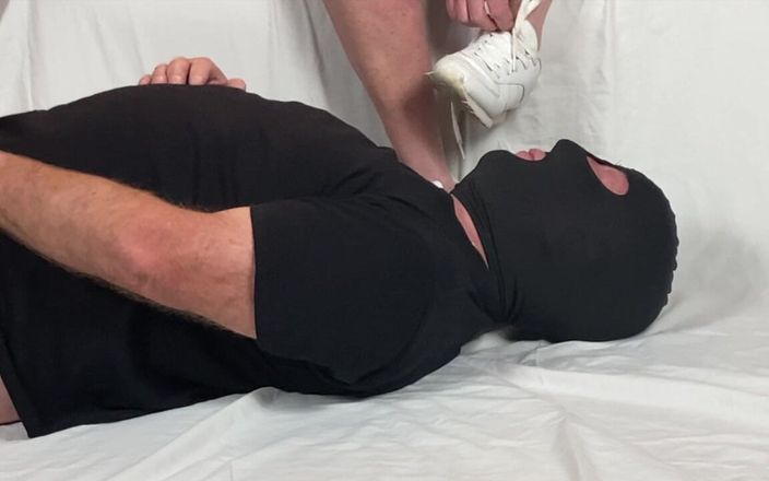 Mr MF: Mme pieds matures utilise son nouveau foot boy