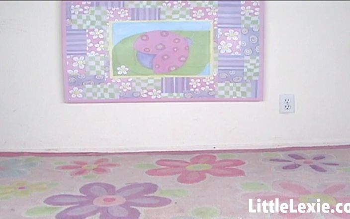 Little Lexie: Just a Teen Girl and Her Teen Tight Pussy Live