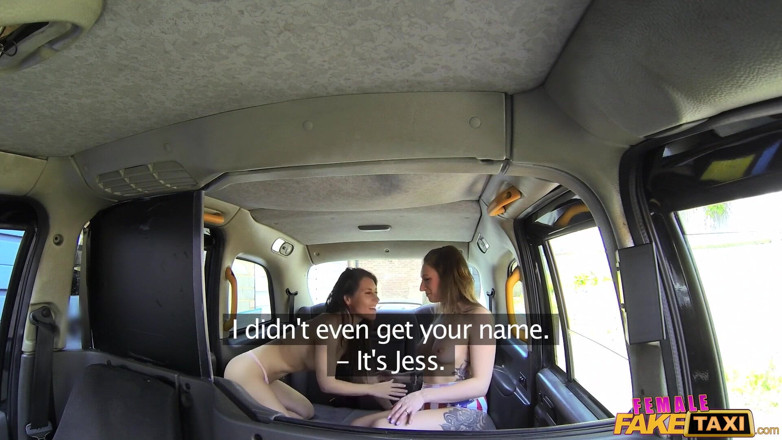 Female Fake Taxi: Taxi femminile falso - sessione di mangiata di figa spogliarellista lesbica...