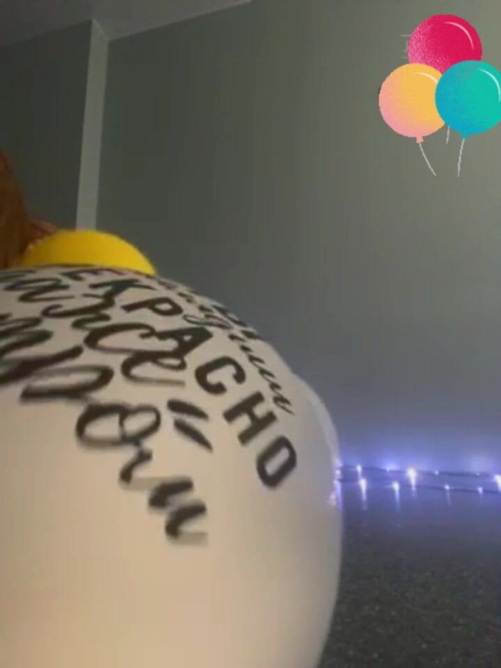 VikkiGeorgia: Popping Balloons değil