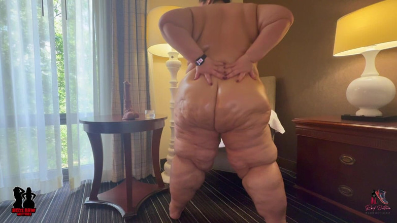 Reds BBW Hotties: SSBBW Ti Parla Mentre Gioca Con Il Giocattolo