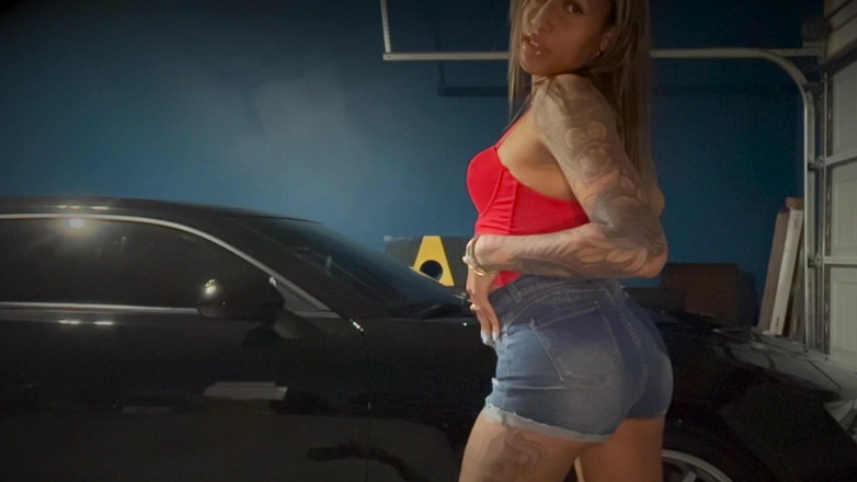 Mya Mula Goddess: Penyembahan pantat awek kereta