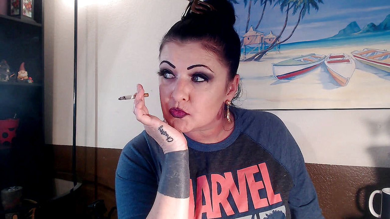 Abby Anna: Người hút thuốc 20 năm