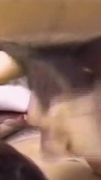 Latina tranny bị ba chàng trai đụ trong lỗ đít khít khao ngoài trời