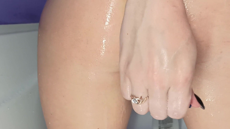 SexyFairyTale: Primer plano del coño Tomar una ducha