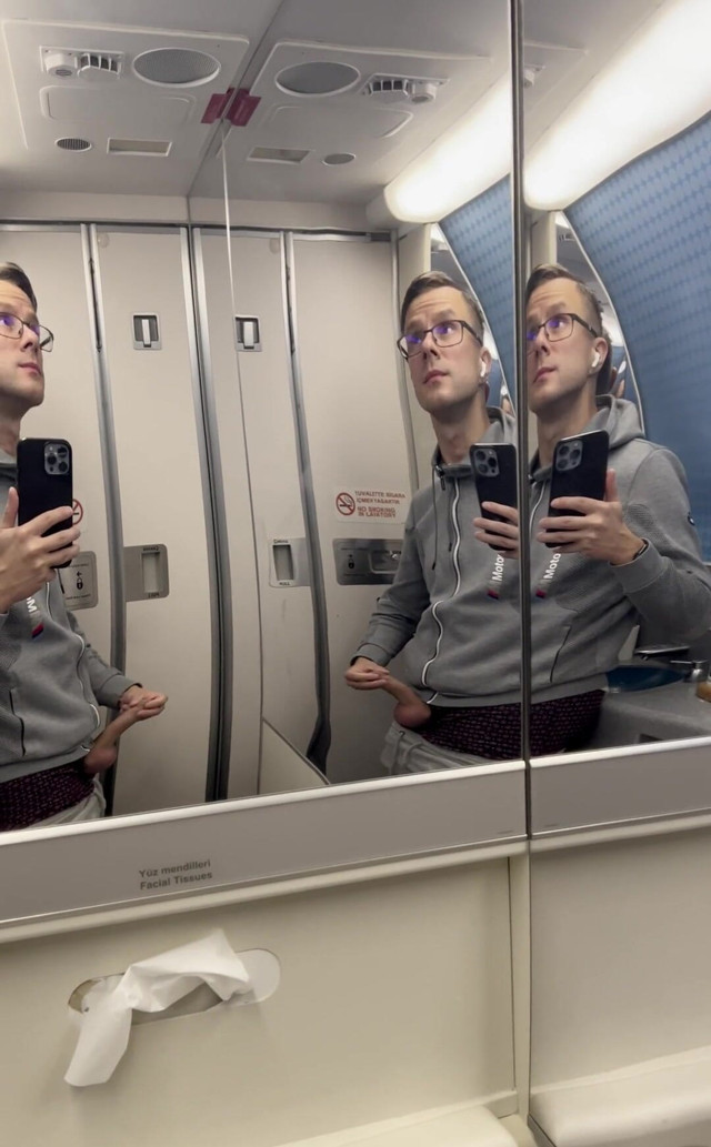 First Batch of Smaller Videos! Jerking off on Plane the Second Time (Gay Duplo)