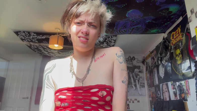 Glitterqueen1999: Brak makijażu got dziewczyna sprawia, że czcisz jej nos w słońcu