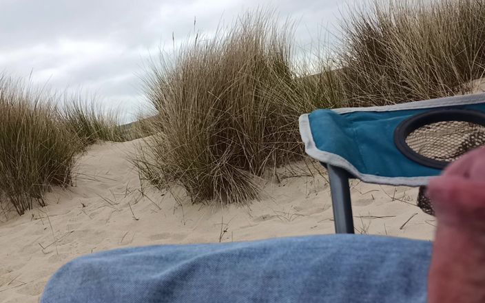 Rockardglans: Duas cargas de porra em público na praia, se mostrando,...