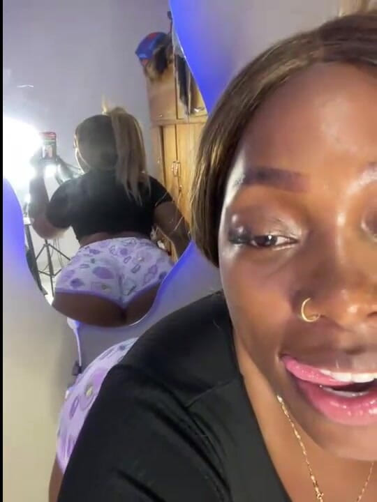 Lily Baudinx: Дрочити мою феноменальну дупу, епізод 1147