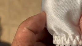 私の母の義理のパンティーを精液でいっぱいに埋める