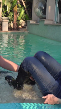 Sophia Locke & Aleska Mink - awek sengit basah seluar jeans catfight