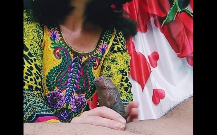 Bolly Karma: Cewek ini suka banget nonton videonya yang belum disunat