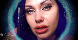 Goddess Misha Goldy: 你沉迷于看着我迷人的眼睛并得到如何做的方向。你太痴迷了我，以至于你