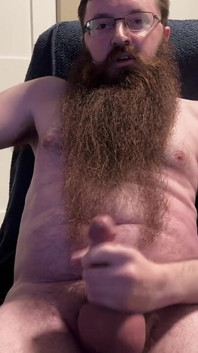 La grande sborrata di un cucciolo barbuto