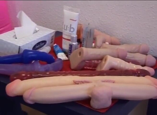 Lesbo Tube: Lezzies jugando con el coño llegando a orgasmos en trío