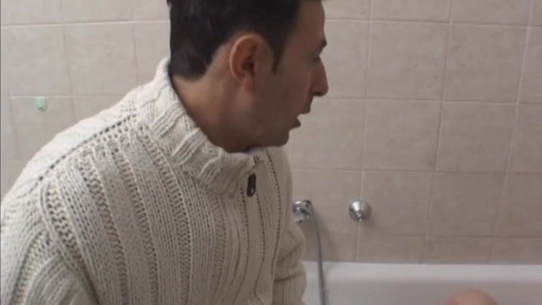 Real Home Made: Der schmutzige stiefsohn hat eine große, harte Überraschung für seinen nackten,...