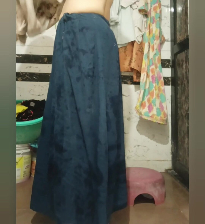 Priyahot77: प्रिया भाभी सेक्सी शरीर की मालिश