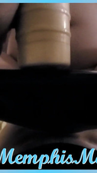 Travesti rebota polla a pelo con chorreo de leche en Fuck Seat