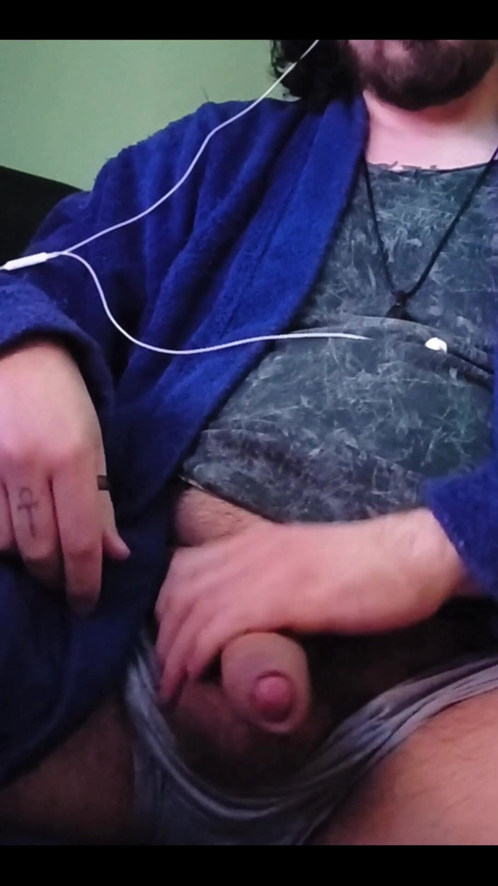 NaturalBornSinner: Jouez-vous jamais avec votre bite en jouant