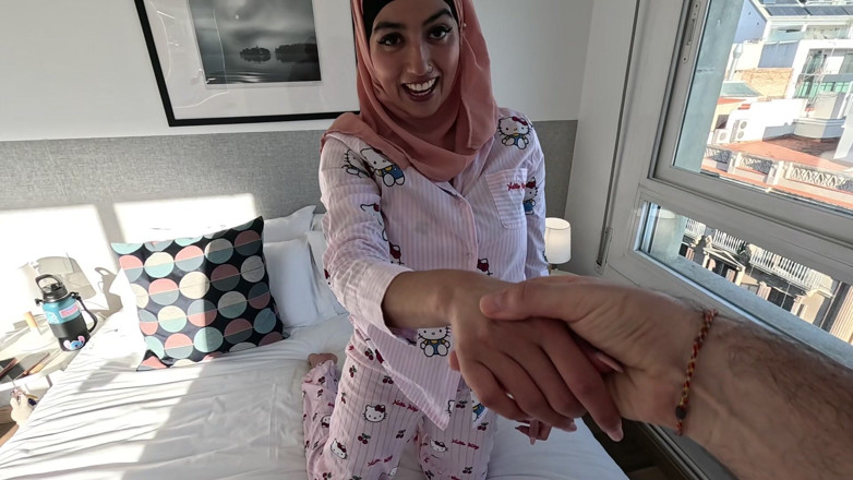 Aaliyah Yasin: Hijabi żona zostaje zerżnięta przez najlepszego przyjaciela mężów