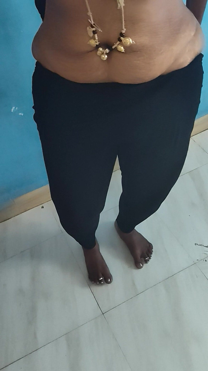 Tamil lesbian: Desi vestita con culo grosso e tette