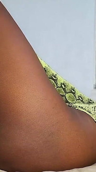 Zenci genç amcık azdırıyor