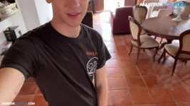 Agf01: Horny Twink chupa o pau do seu amigo enquanto ele está jogando - não podia esperar mais um segundo.