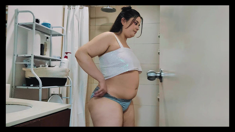 Nicole Passat: Nicole có một cái bụng đầy hơi và sau đó banh mông...