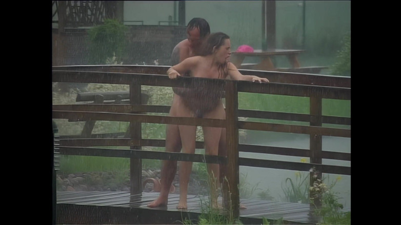 Piss Lover: Người yêu đi tiểu - bữa tiệc bắn nước bất ngờ