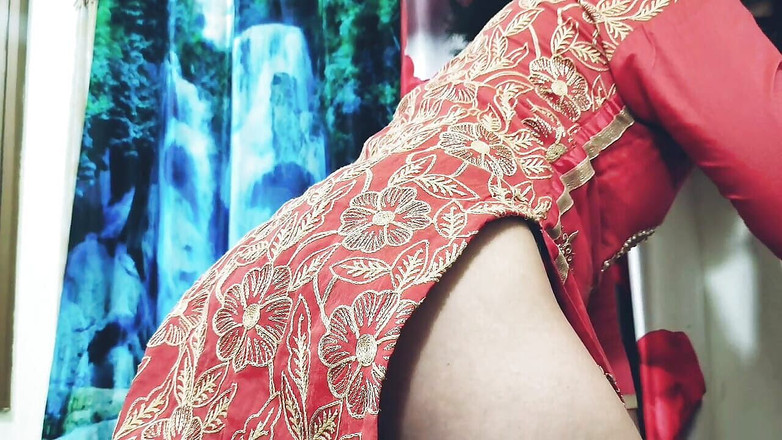 Bolly Karma: Deodată, pula lui se întărește