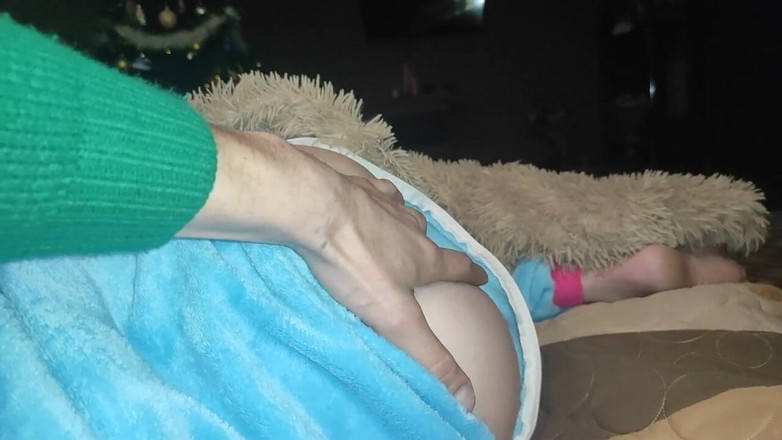 Taboo Room: ユニコーンのパジャマを着たリトルプリンセスがチンポをしゃぶる!