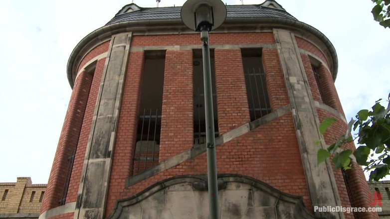 Public Disgrace by Kink: Neem me mee de straat op