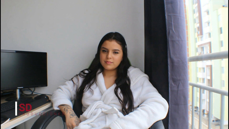 MelanieCaceres: Ma demi-sœur montre à toute l'université qu'elle n'est pas lesbienne - porno...