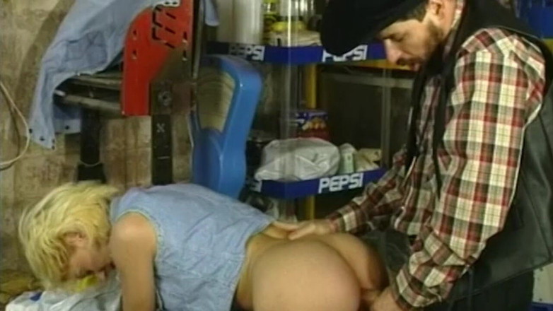 VHS-Vixxxen: 美国人操德国家庭主妇