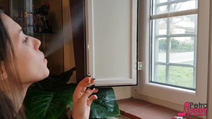 Smokin Fetish: Brunette beauty adores cigars