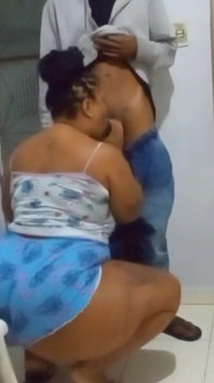 Dando Pro Entregador Pra Pagar O Serviço