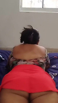 Big Assed Stepmother Thirsty for a Good Cock Ends up Fucking Her Stepson´s Friend