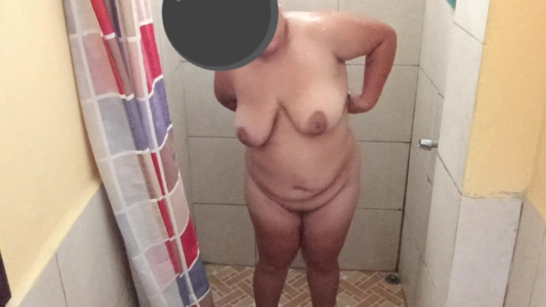 Stepmom_with_big_tits: Mandi di tandas awam.