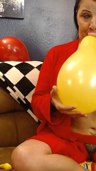 Blowup Belon Kuning Merah Menjilat Squeaky Squeaky Squeezing